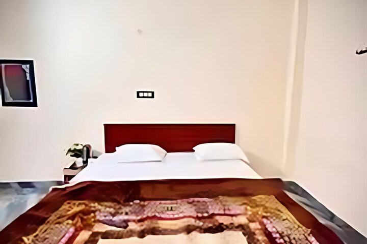 Room 13 of 38