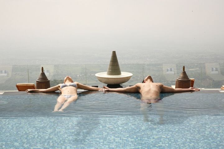 Hotel with Pool