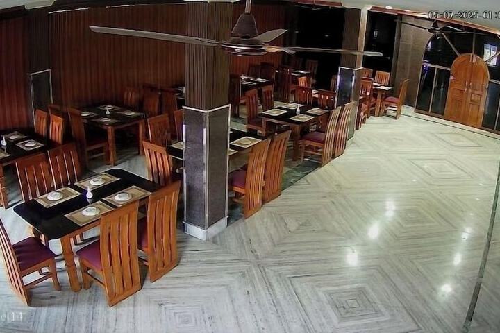 Dining 8 of 9