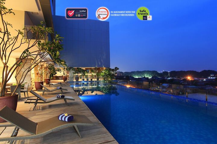 Pool Hotel