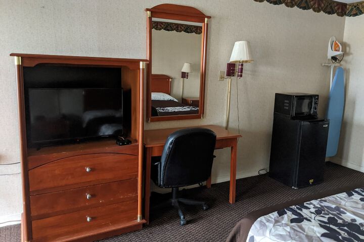 Room 14 of 28