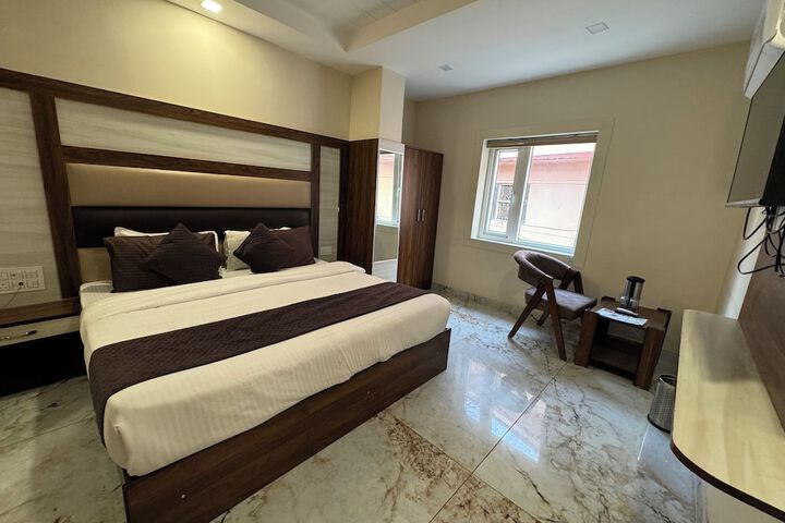 Room 9 of 17