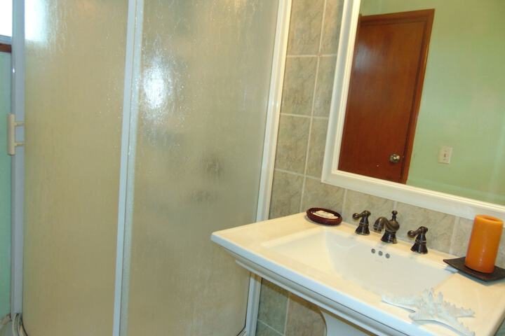 Room 115 of 193