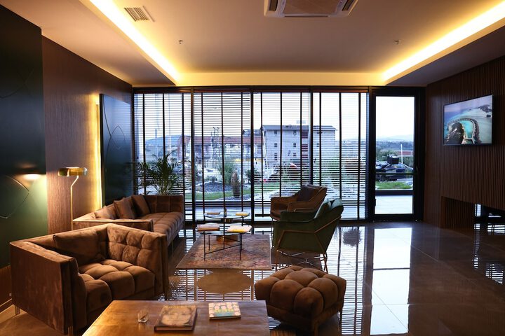 Business Center 75 of 84