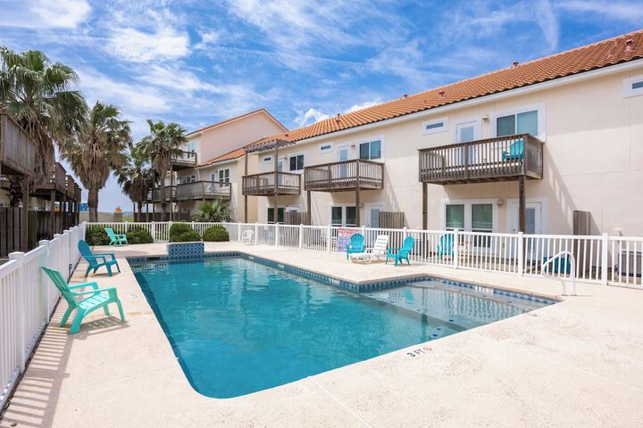 Comfy 3 Bedroom Pets Sleeps 8