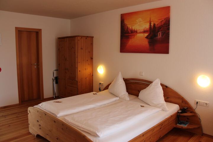Room 7 of 32
