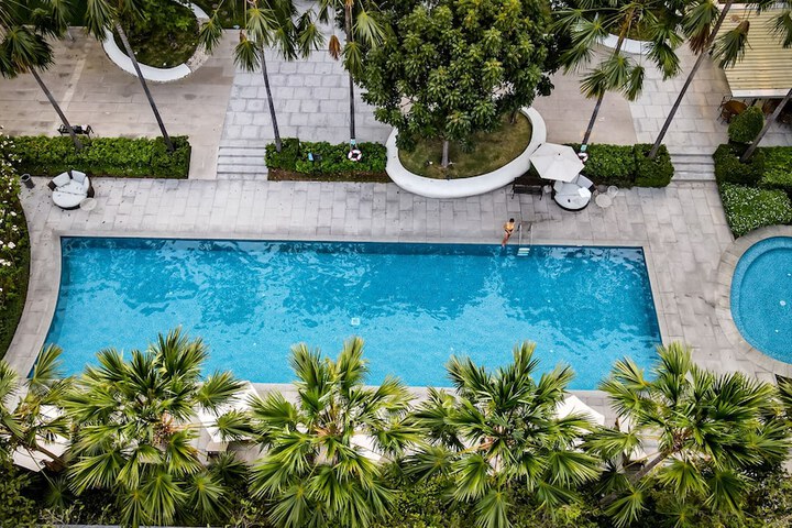 Pool Hotel