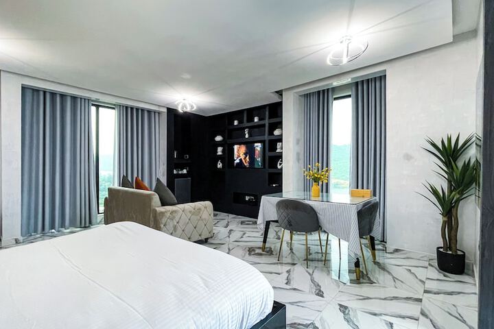 Room 9 of 121