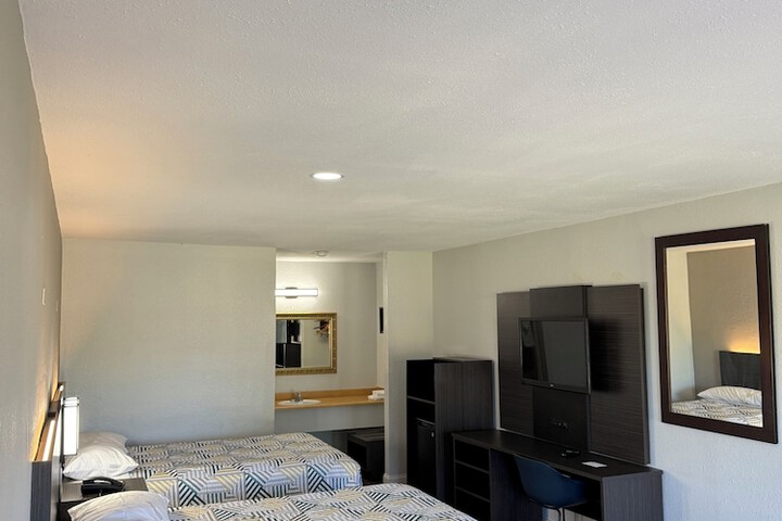 Deluxe Room 2 Double Beds Refrigerator, Microwave (1 of 10)