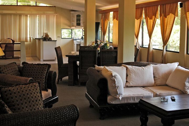 Room 4 of 18