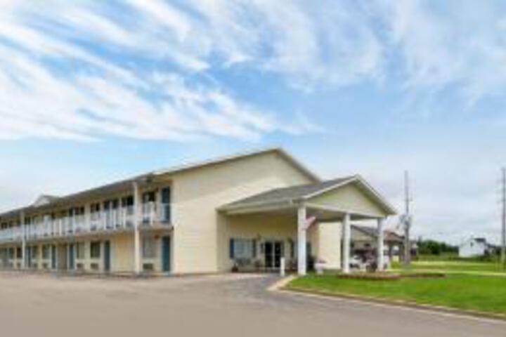 Econo Lodge in Knob Noster, MO