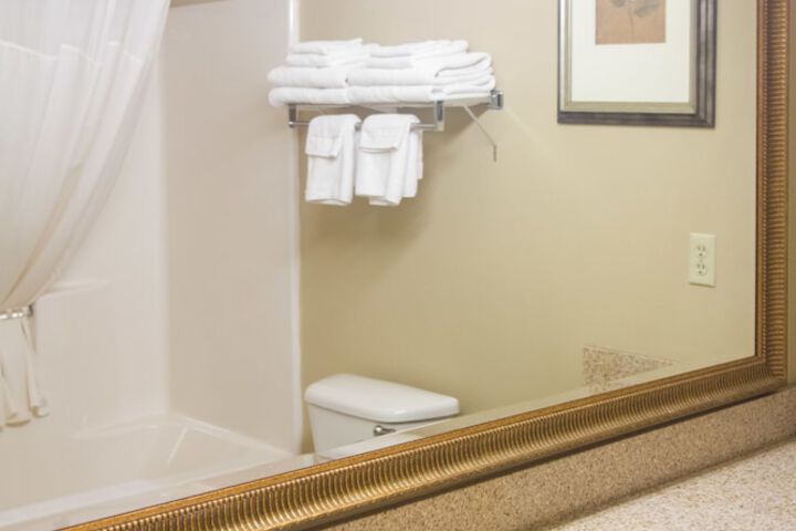 1 Queen Bed (8 of 10)