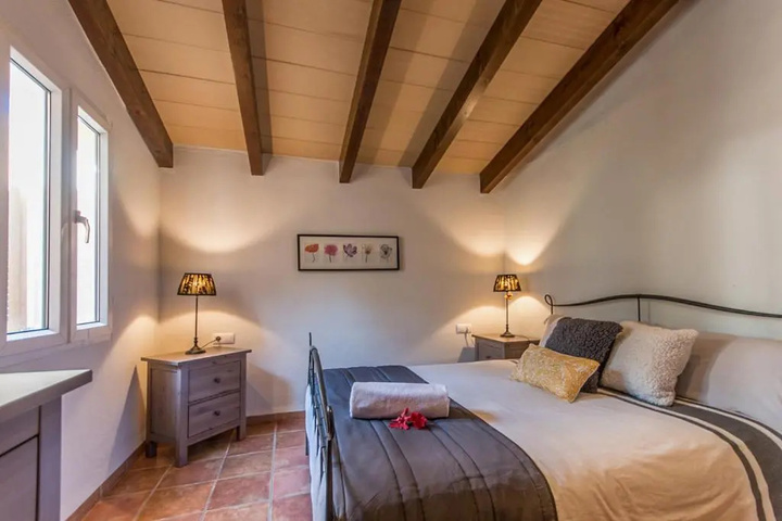 Room 4 of 18