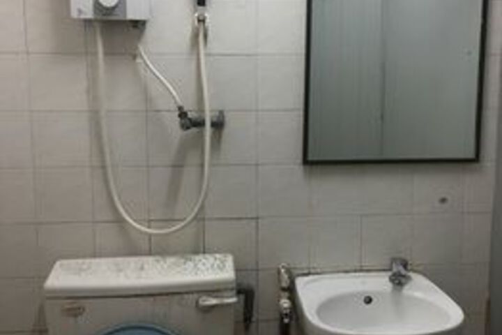 Room 3 of 20