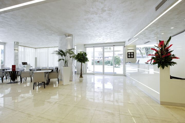 Hotel Interior 4 of 113