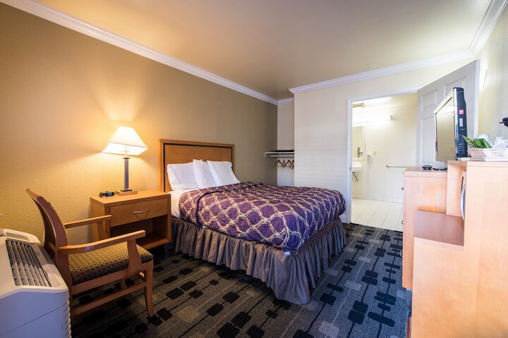 Standard Room, King or Two Doubles (15 of 15)