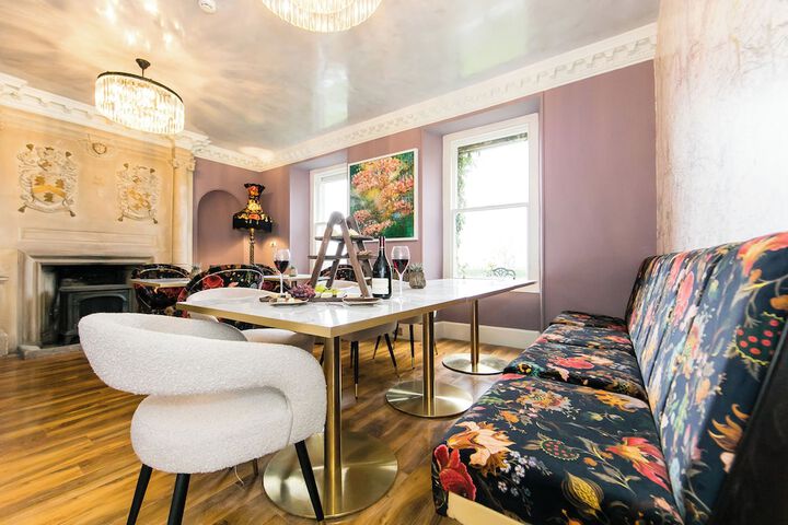 Lounge 169 of 240