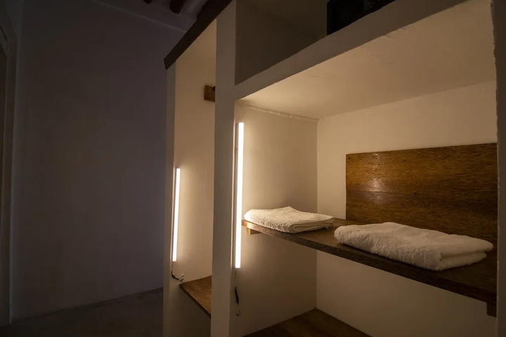 Room 3 of 27
