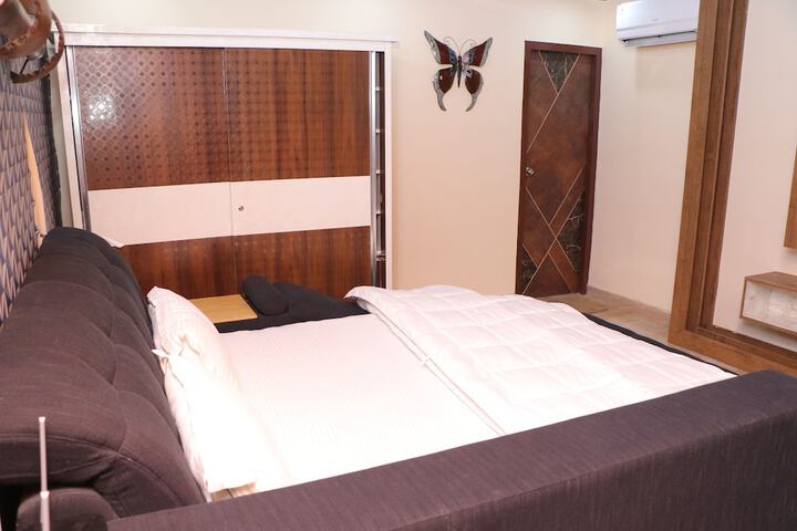 Room 13 of 35