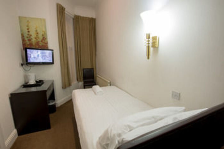 Room 12 of 34