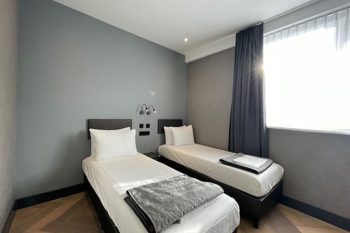 Room 9 of 52
