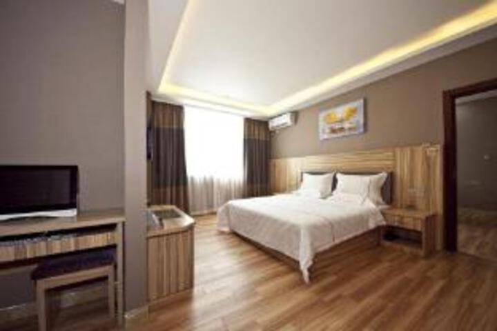 Room 4 of 6