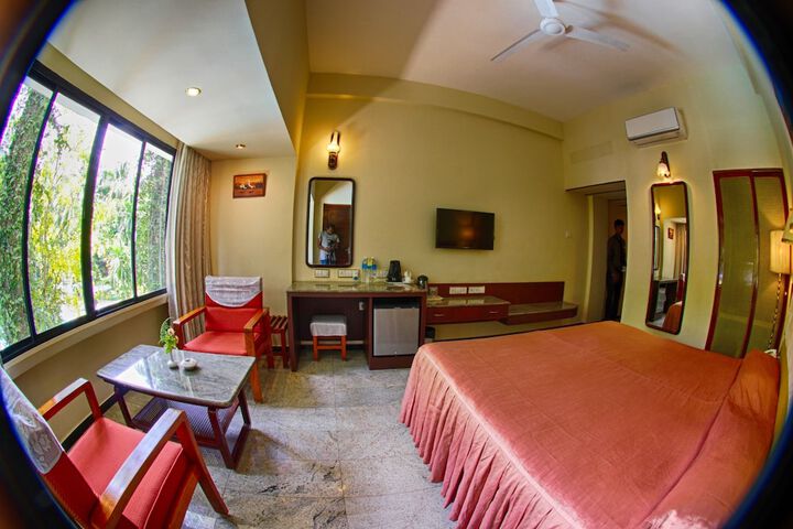 Room 5 of 25