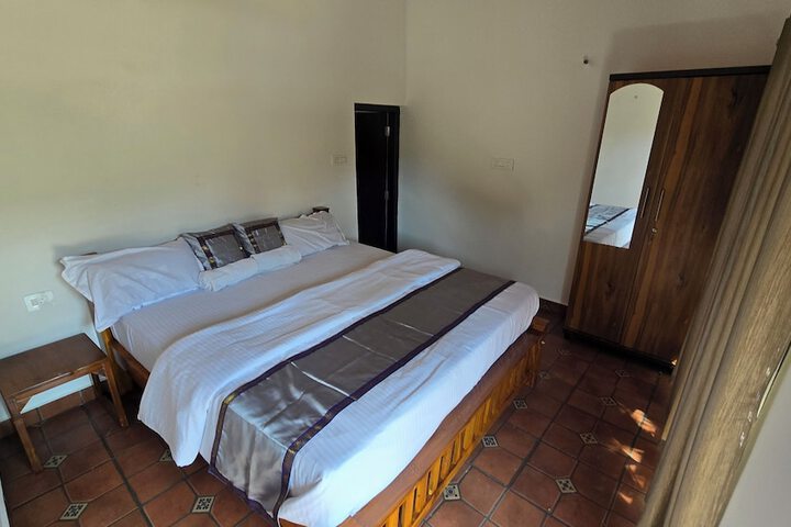 Room 6 of 23
