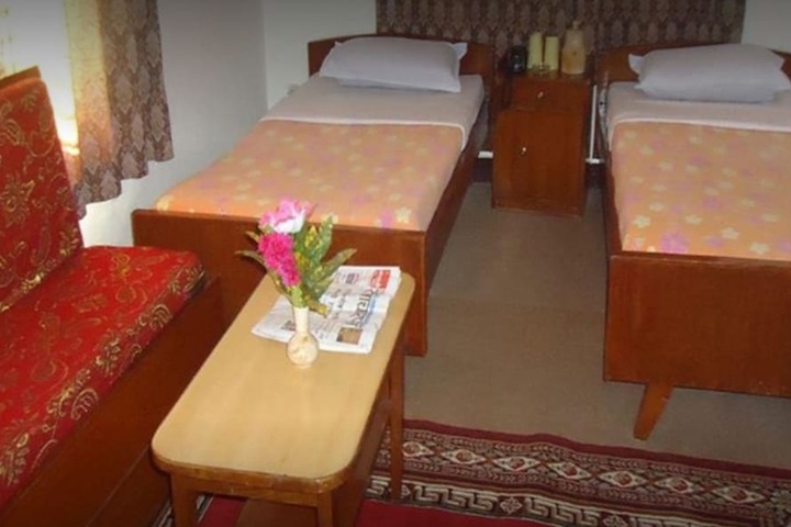 Room 7 of 12