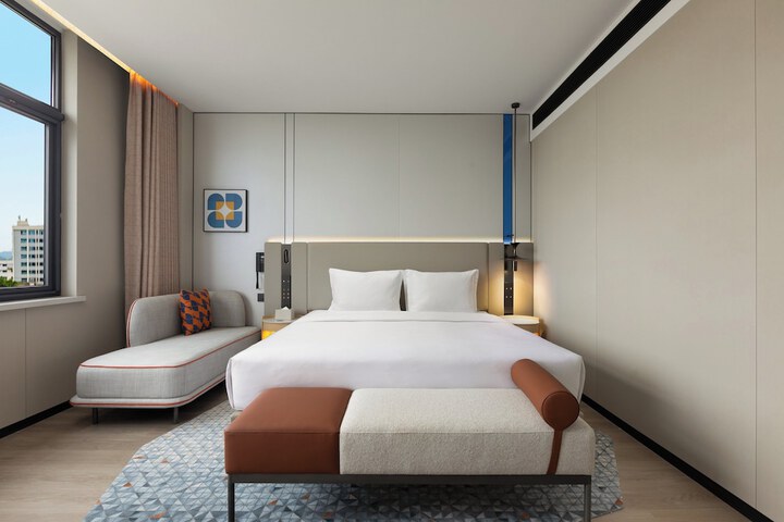 Room 8 of 37