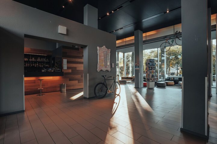Entrance & Lobby