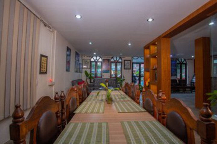 Lounge 3 of 52