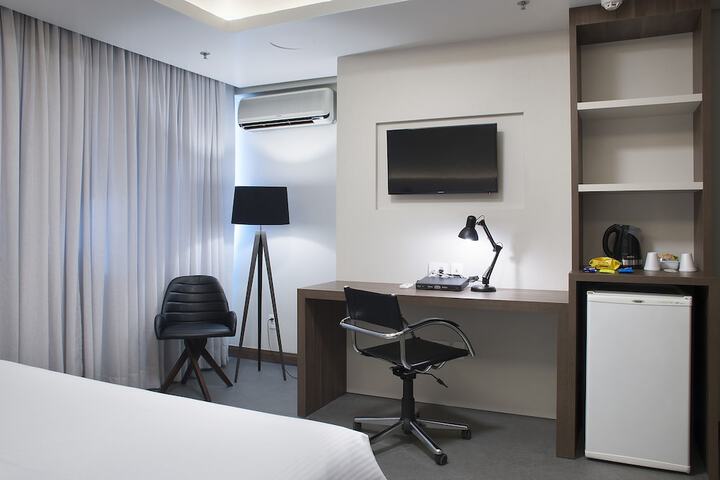 Room 6 of 92