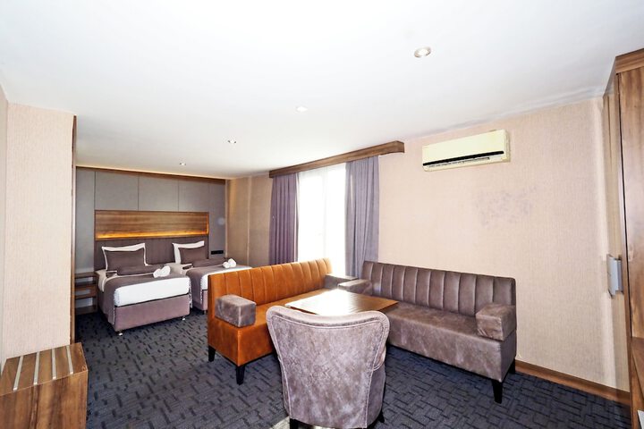 Room 22 of 38