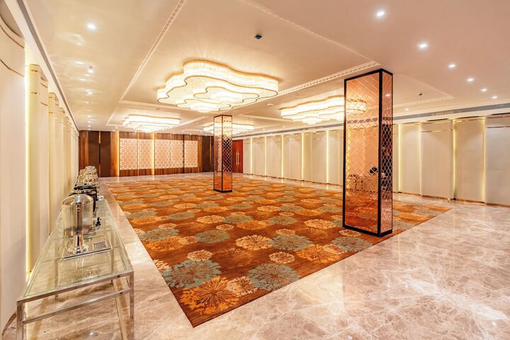 Ballroom/Hall 39 of 51