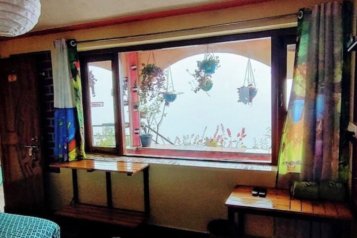 Room 140 of 195