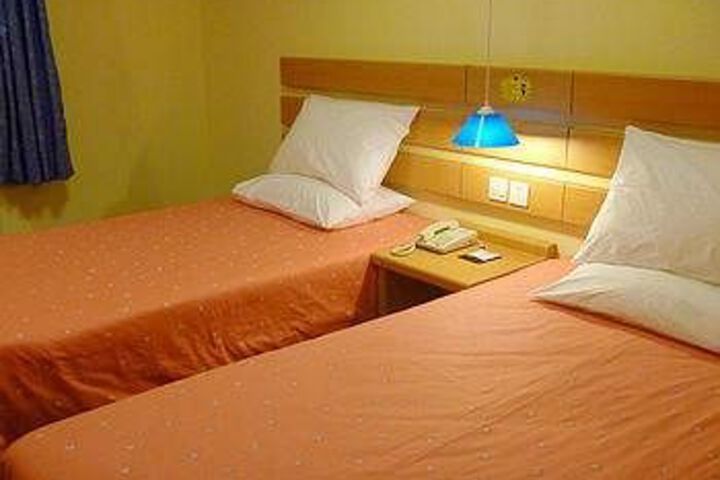 Room 6 of 14