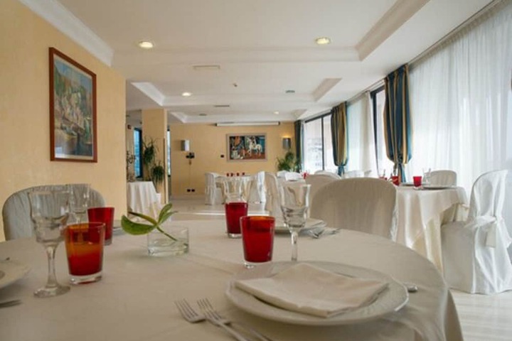 Dining 38 of 76