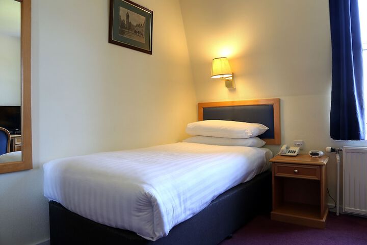 Room 4 of 36