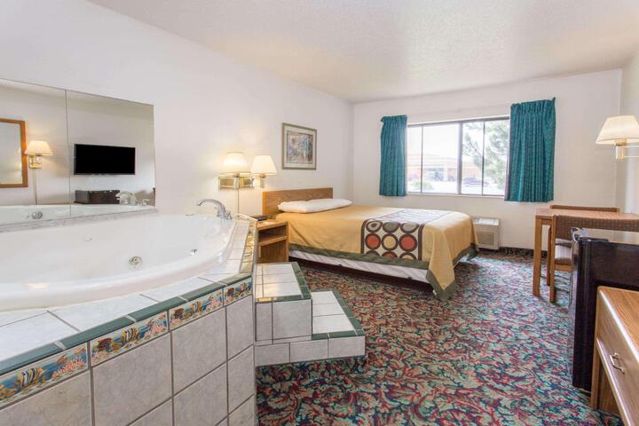 2 Queen Beds (2 of 22)