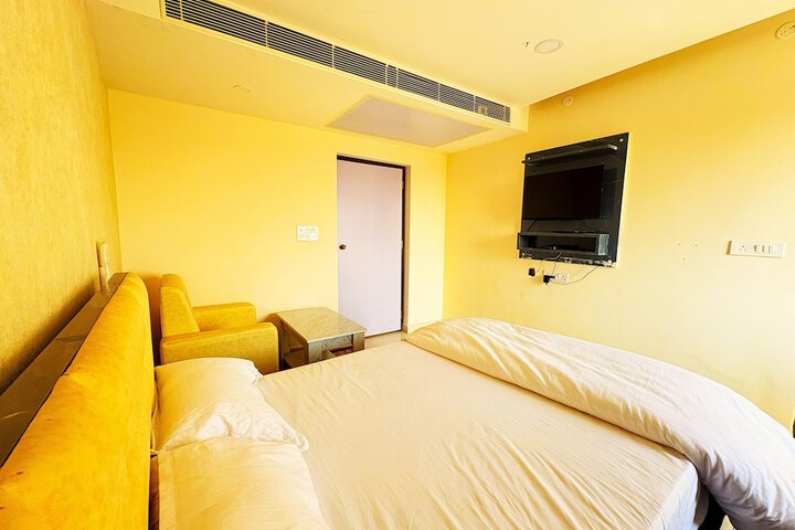 Room 8 of 21