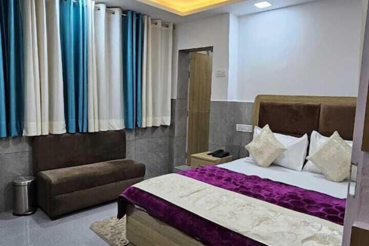 Room 7 of 11