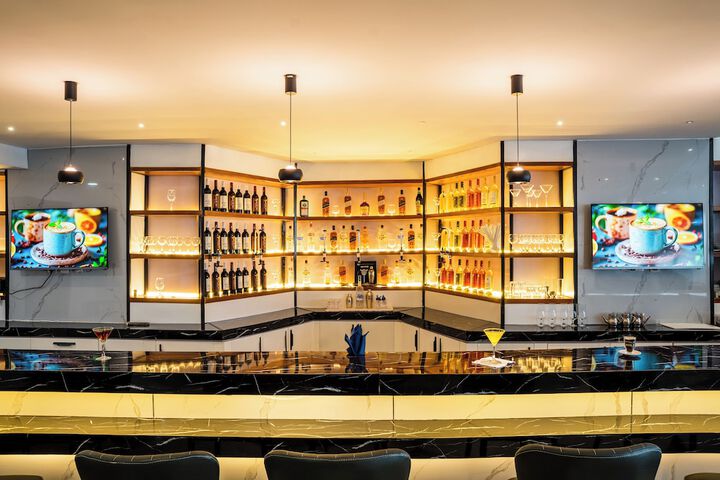 Lounge 91 of 108