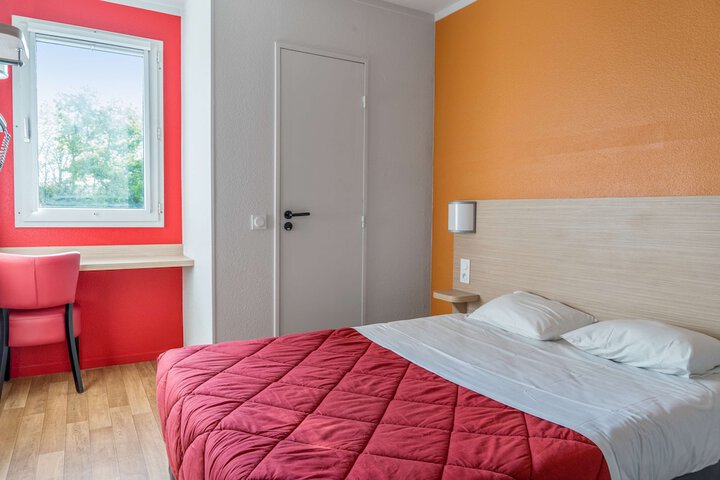 Room 9 of 34