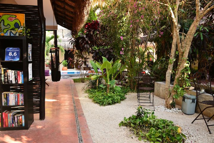 Hotel 2 of 209