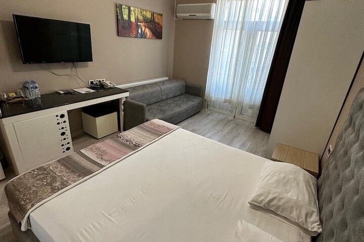 Room 11 of 77