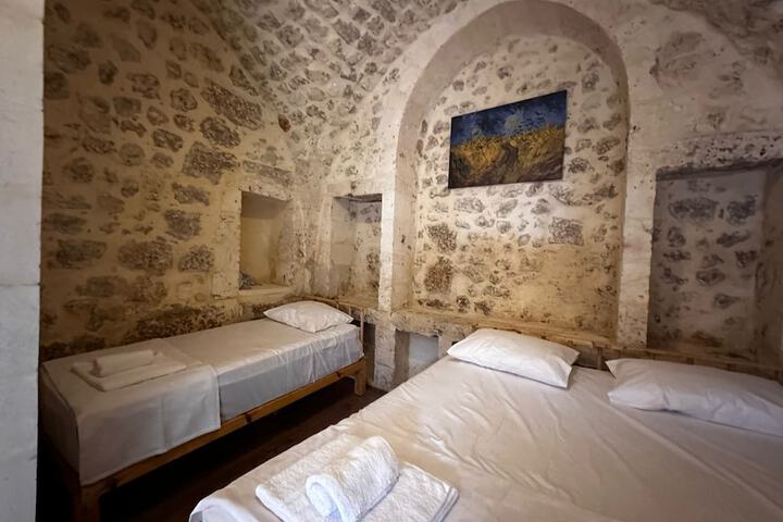 Room 4 of 15