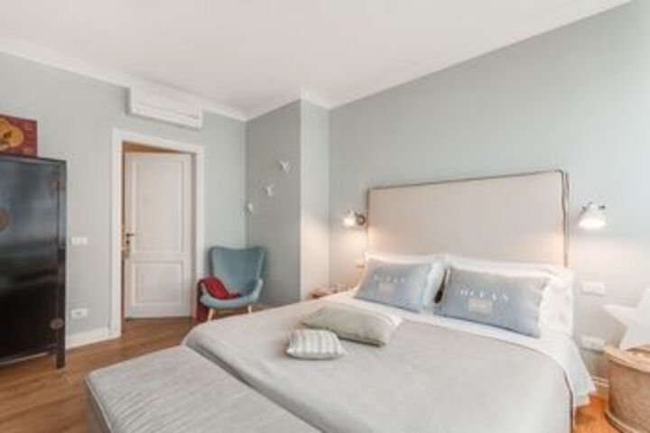 Room 44 of 100