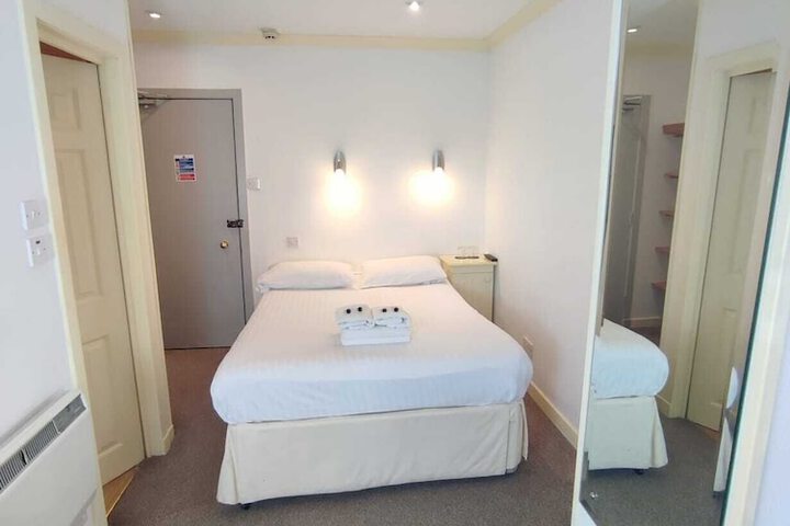 Room 7 of 110