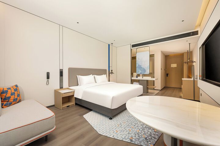 Room 13 of 77